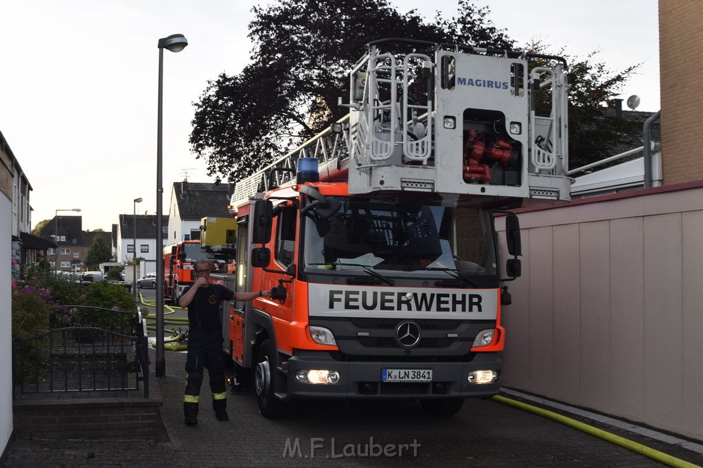 Feuer 2 Vollbrand Reihenhaus Roggendorf Berrischstr P032.JPG - Miklos Laubert